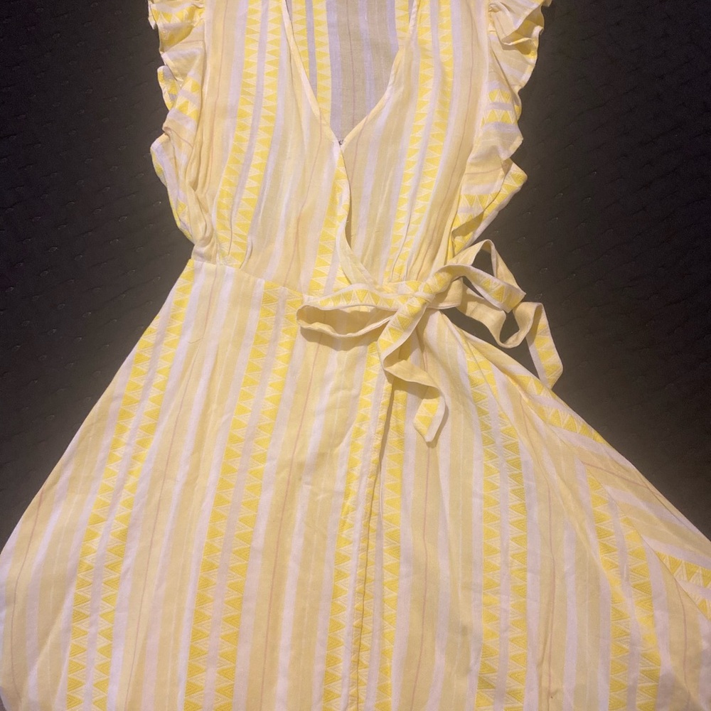 Ella Moss woman, wrap dress, flutter sleeve, yellow